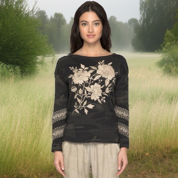 Johnny Was Magdalene Top Small Bold Embroidery on Thermal Waffle Camo Print NWT - Picture 4 of 13